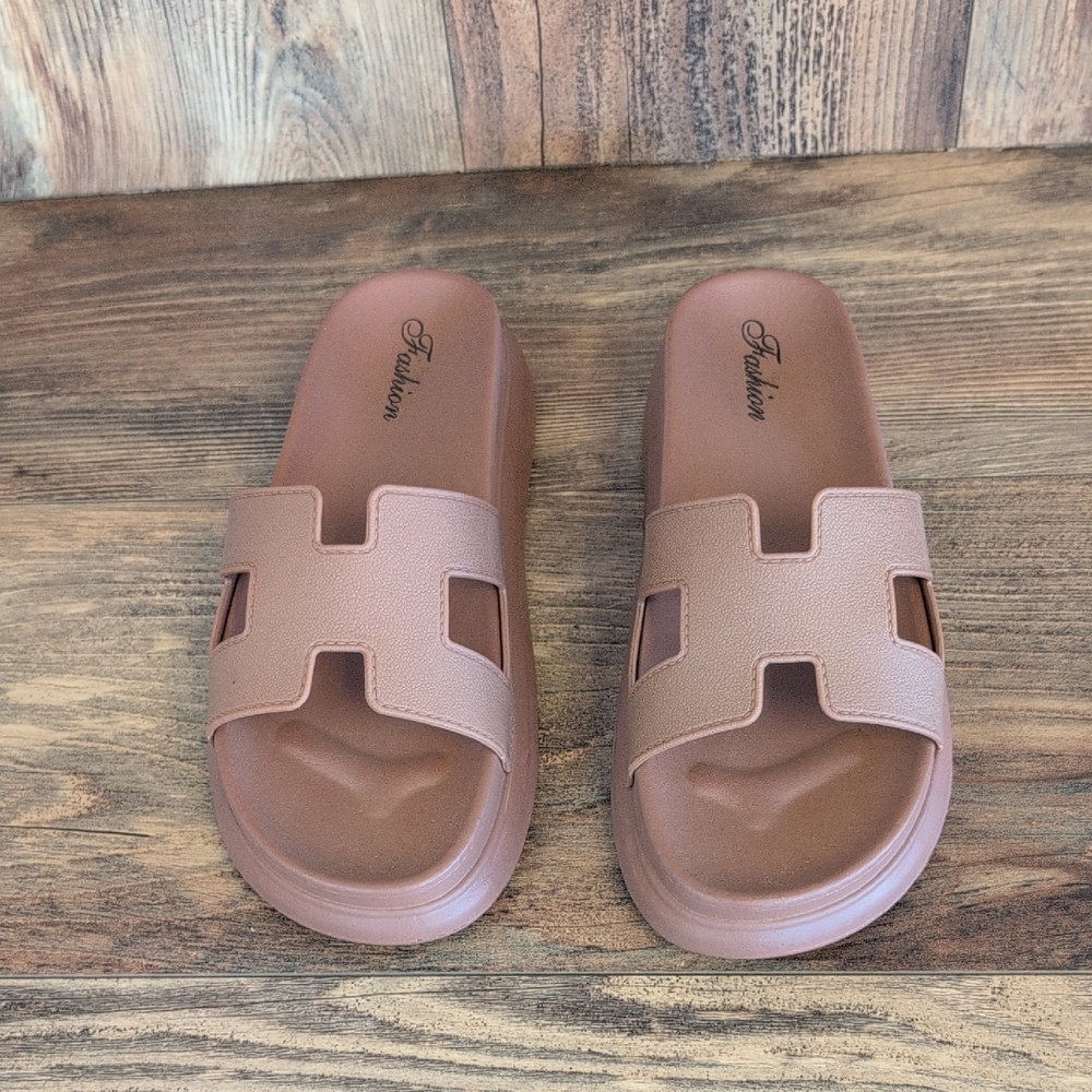 Henley Cutout Open Toe Slide Chestnut Sandals Size 39         T109 - Picture 2 of 7